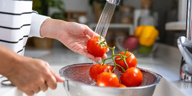 4 razones por las cuales los tomates causan hinchazón