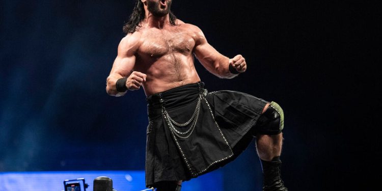 Drew McIntyre de WWE será el hermano 'Highlander' de Henry Cavill