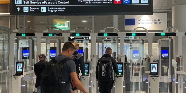 ¿Tiene doble ciudadanía? Cómo usar 2 pasaportes al volar