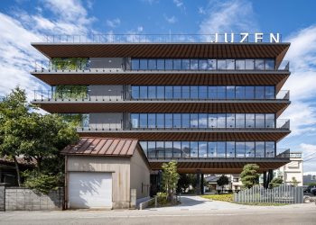 Oficina central de Juzen Chemical Corporation / KEY OPERATION INC. / ARQUITECTOS