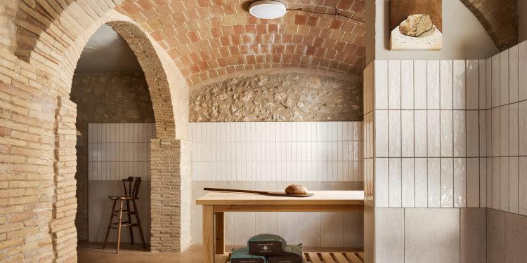 Panadería Forn Lleva't / Quim Olea · Estudi d'Arquitectura