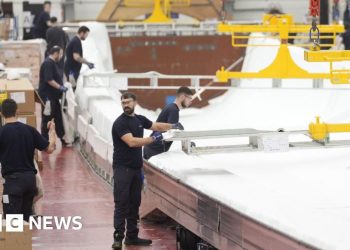 El gobierno promete crear 400.000 puestos de trabajo en el sector de las energías limpias