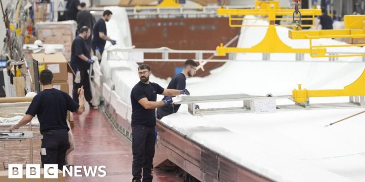 El gobierno promete crear 400.000 puestos de trabajo en el sector de las energías limpias