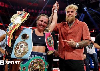 Ellie Scotney se retira de la pelea indiscutible con Mayelli Flores