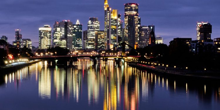 El sector privado de la eurozona registra el mayor crecimiento en más de dos años