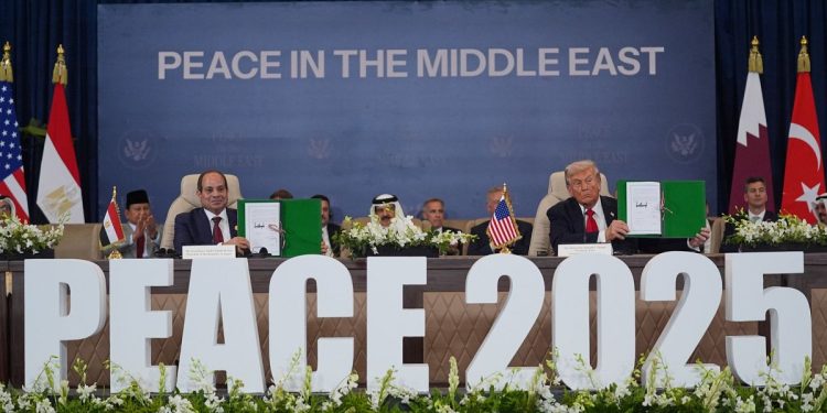 El presidente egipcio dice que el plan de Trump sobre Gaza es la «última oportunidad» para la paz en la región