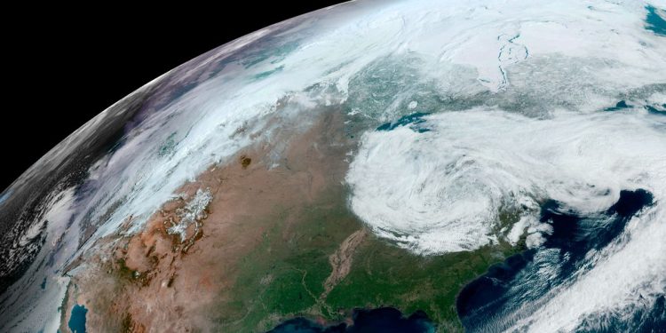 El hemisferio norte de la Tierra se está oscureciendo más rápido que el sur, según los científicos