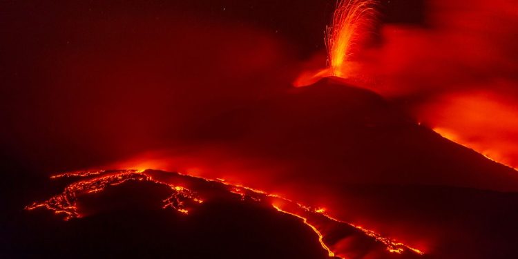 Los datos de los terremotos podrían ser la clave para predecir la próxima erupción del Monte Etna, según un estudio