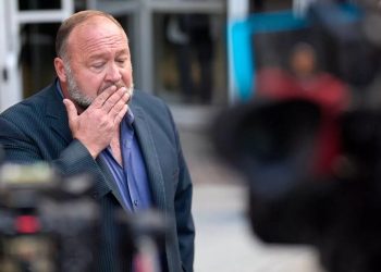 La Corte Suprema de Estados Unidos rechaza la apelación de Alex Jones contra el fallo por difamación por el tiroteo en Sandy Hook por valor de 1.400 millones de dólares