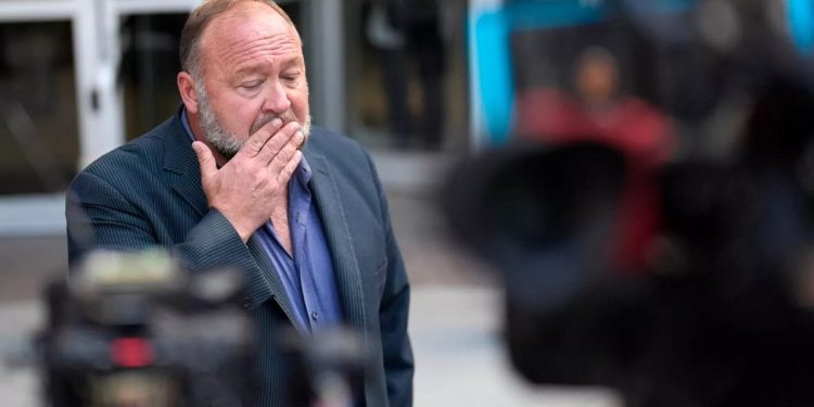 La Corte Suprema de Estados Unidos rechaza la apelación de Alex Jones contra el fallo por difamación por el tiroteo en Sandy Hook por valor de 1.400 millones de dólares