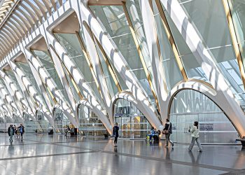 La estación de Mons de Calatrava se estrena con estructura rítmica en Bélgica