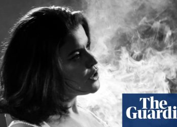 ¿Soy una mala persona porque puedes ver mis pezones? Eftos de elouise al hacer standup sexy | Comedia