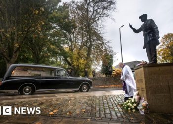 Figuras del deporte asisten al funeral de la leyenda del cricket Dickie Bird