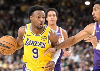 Bronny Cold en el debut de pretemporada de los Lakers; Redick elogia el crecimiento