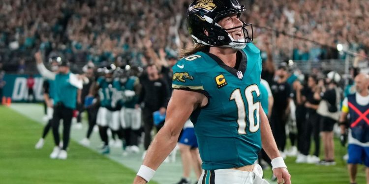 QB Trevor Lawrence ayuda a Jaguars a ganar thriller sobre Chiefs