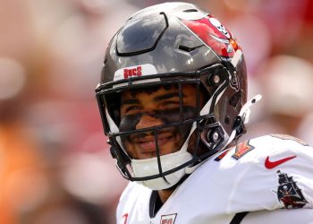 Tristan Wirfs de los Bucs analiza los abucheos de los fanáticos a Baker Mayfield