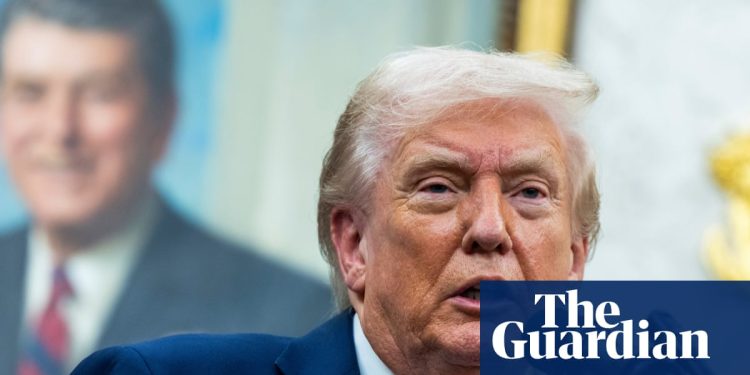 Trump dice que a los militares se les pagará a pesar del cierre del gobierno | Cierre del gobierno federal de EE. UU. en 2025