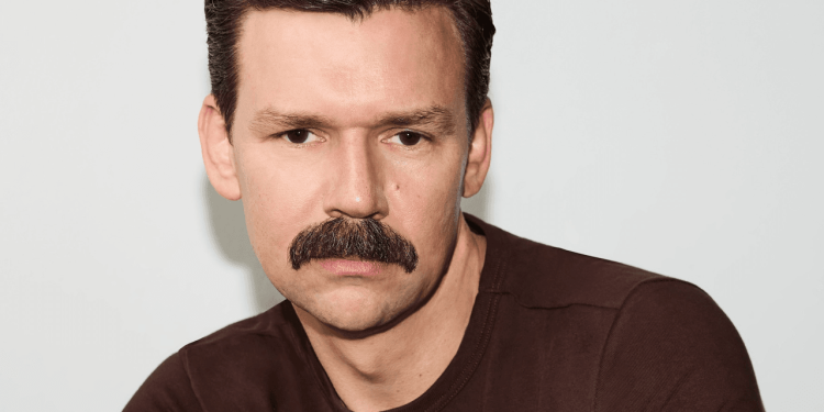 En el podcast: Adam Selman habla de su nuevo Victoria's Secret: «Todo es una fantasía»