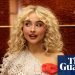 Saturday Night Live: Sabrina Carpenter triunfa en un episodio tonto que evita principalmente la política | Sábado noche en vivo