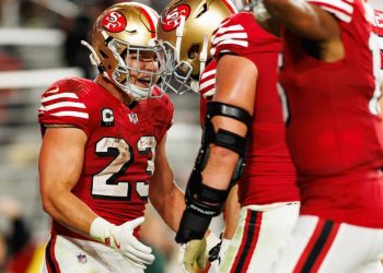 Las 201 yardas desde la línea de golpeo de Christian McCaffrey impulsan a los 49ers a superar a los Falcons