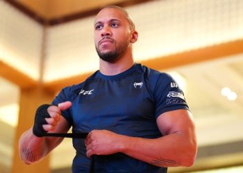 Selecciones y mejores apuestas de los expertos de UFC 321: ¿Alguien está usando a Ciryl Gane para molestar a Tom Aspinall?