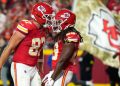 Patrick Mahomes y Travis Kelce lideran a los Chiefs para ganarse a los Commanders