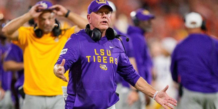 Fútbol universitario entre los 10 últimos después de la semana 9: los asientos calientes se vuelven más calientes