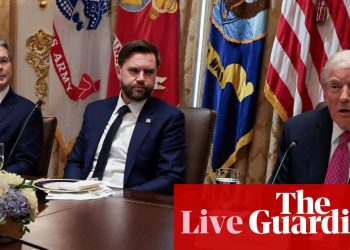 Trump dice que el 'submarino que transportaba drogas' fue el objetivo del último ataque en el Caribe – Política estadounidense en vivo | noticias de estados unidos