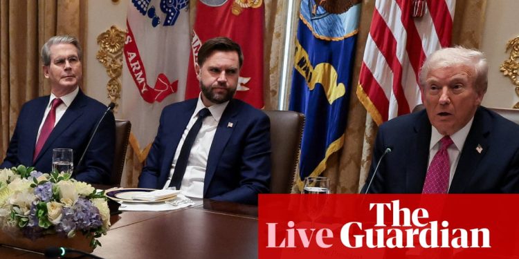 Trump dice que el 'submarino que transportaba drogas' fue el objetivo del último ataque en el Caribe – Política estadounidense en vivo | noticias de estados unidos