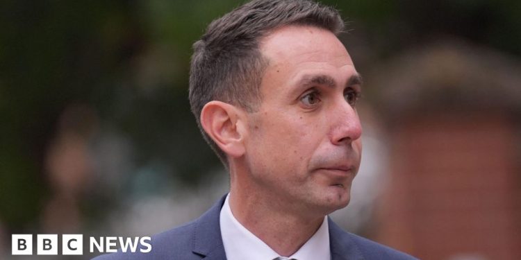 El ex árbitro de la Premier League David Coote admite un delito de imagen infantil