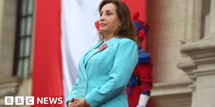 La presidenta de Perú, Dina Boluarte, destituida de su cargo en medio de un aumento de la criminalidad