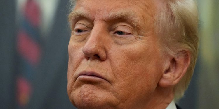 ¿Cuáles son las nuevas reglas de Trump para que las universidades califiquen para fondos federales? | Noticias demográficas