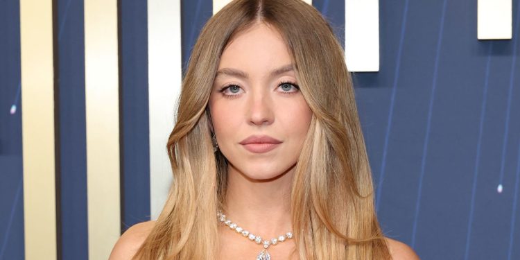 Sydney Sweeney presenta un bob corto decolorado
