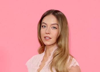 Sydney Sweeney ofrece una versión audaz de la vestimenta de lencería