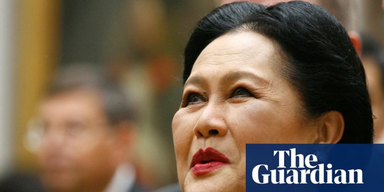 La reina madre Sirikit de Tailandia muere a los 93 años después de más de una década fuera del ojo público | Tailandia