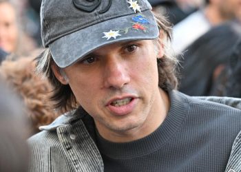 « Cuando cruzo la ruta de las personas comprensivas o talentosas, envidio las mettre en avant »