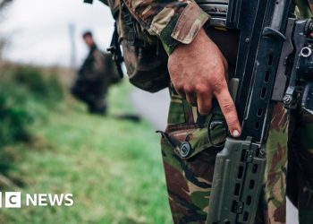 No hay planes de enviar tropas del Reino Unido para ayudar a monitorear el alto el fuego en Gaza, dice Cooper