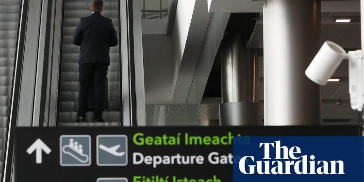 Los padres de NI atrapados en la represión del Reino Unido pierden la prestación por hijos a cargo después de viajar a través de Dublín | Irlanda del Norte