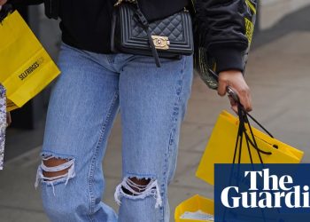 Selfridges culpa a los turistas que compran productos de lujo a medida que las ventas caen | Industria minorista