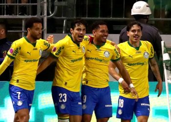 Vitor Roque lidera un huracán