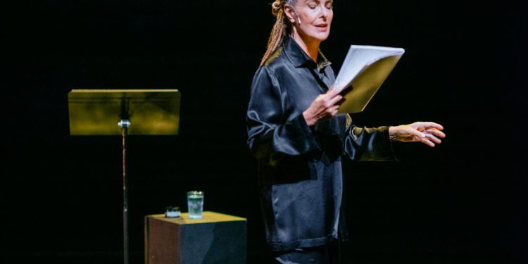 A La Scala Paris, el souvenir de Samuel Paty y la emoción de Carole Bouquet