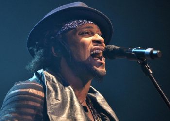Le chanteur américain D'Angelo, figura mayor del alma contemporánea, est mort