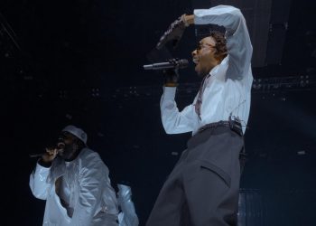 En la Grande Halle de la Villette, Palacio Foufoune en honor del Festival Grünt
