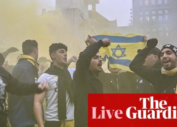 Los ministros explorarán revertir la prohibición de que los fanáticos del Maccabi Tel Aviv asistan al partido en el Reino Unido después de las críticas del primer ministro – política en vivo | Política