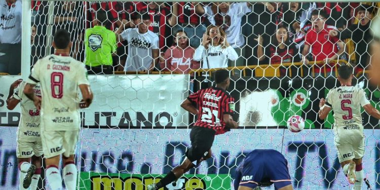 Vea cómo Alajuelense se da gusto con otro golazo