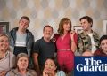 La comedia de situación de la BBC Two Doors Down se adaptará al escenario con un elenco televisivo completo | Escenario