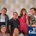 La comedia de situación de la BBC Two Doors Down se adaptará al escenario con un elenco televisivo completo | Escenario