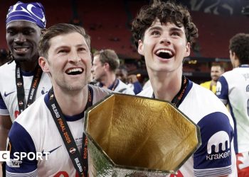 Seis sustitutos: la Premier League y los clubes europeos discuten su propuesta