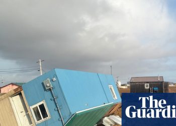 Más de 1.500 personas desplazadas después de que los restos del tifón devastaran aldeas de Alaska | Alaska