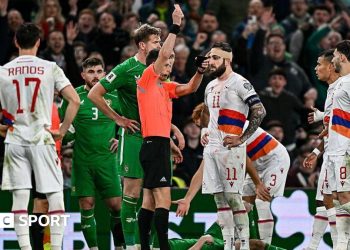 República de Irlanda 1-0 Armenia: Tigran Barseghyan 'perdió la cabeza' – Finn Azaz con un cabezazo